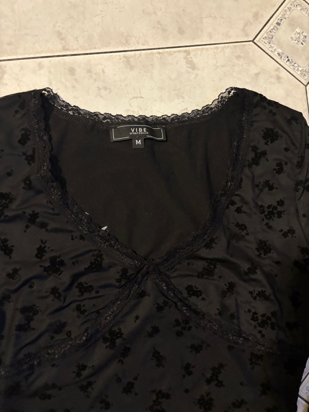 Vero Wang Moda Black Floral Velvet Burnout Lace-Trim Long Sleeve Top - Picture 3 of 3